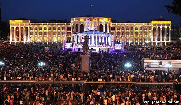 Армении 2016. Театр Гюмри. Yerevan Metro ajapnjak Kayaran tumo Center.